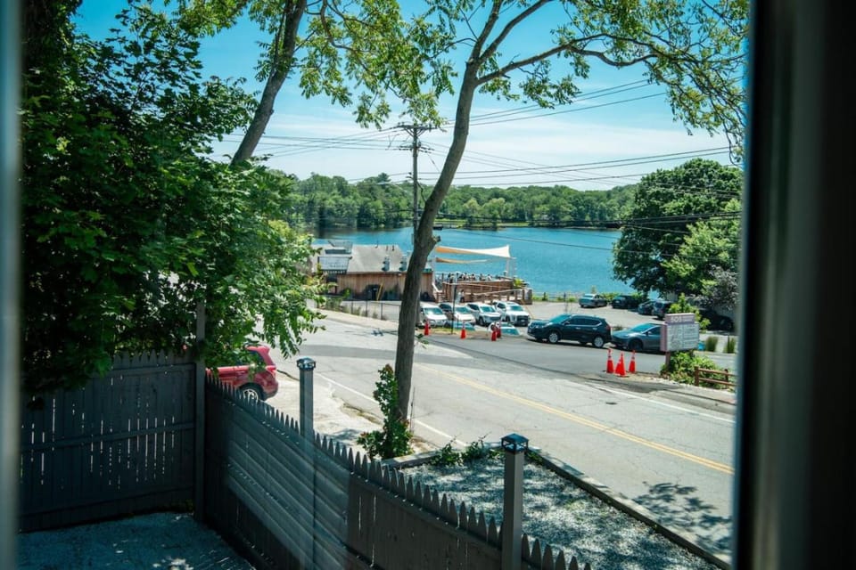 Lakeview Getaway with Hot Tub House in Billerica