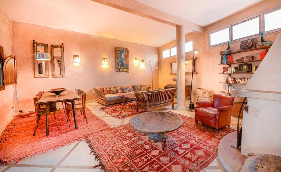 Living room, Seating area