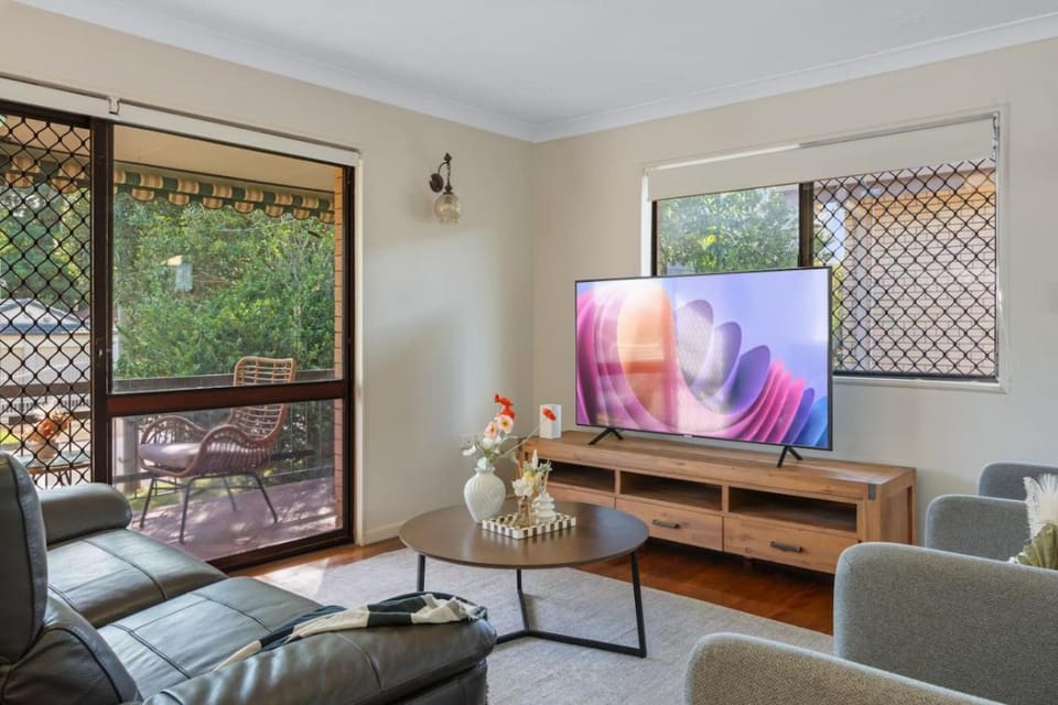 Unbeatable Value Group Family Roomy Convenient House in Brisbane