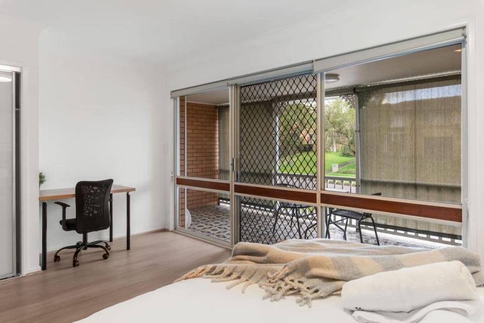 High Value 4Beds with Workspace Near Mall and Highway House in Brisbane
