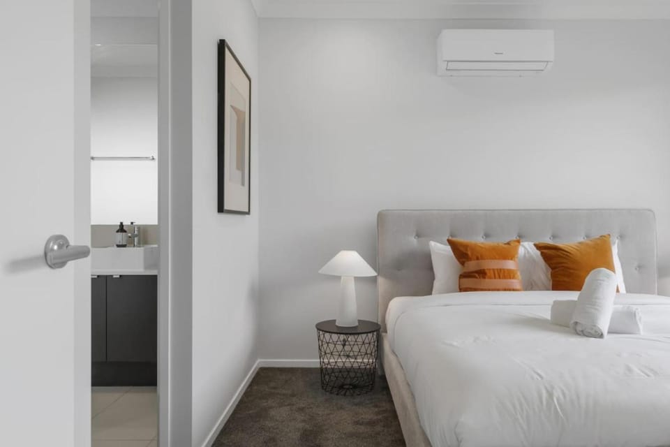 Spacious 5BR Family Home Park Ridge Comfort House in Brisbane