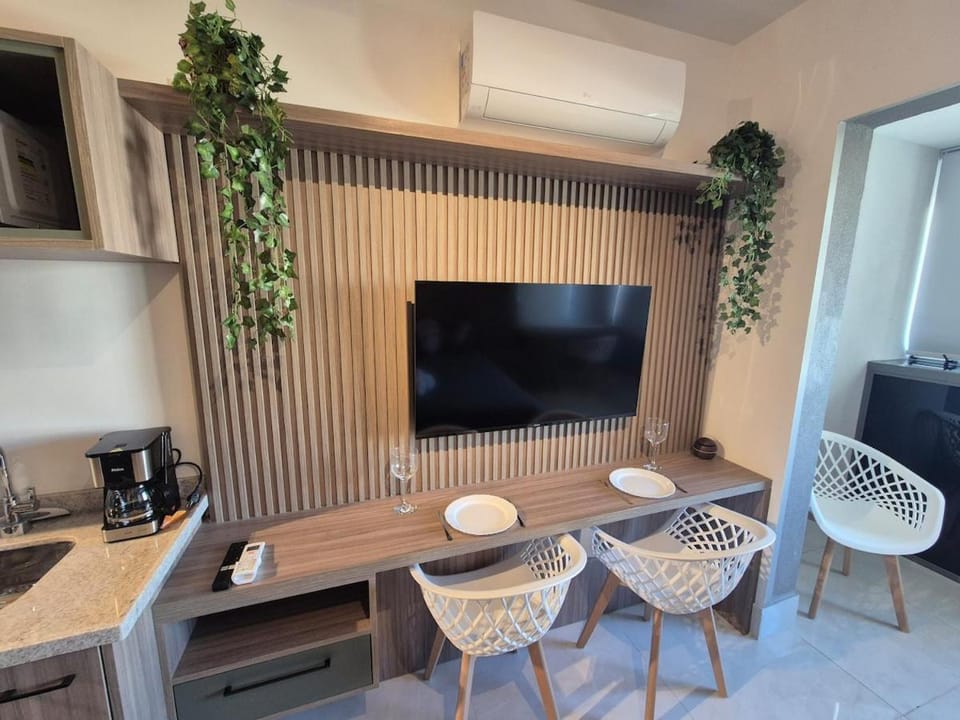 Communal lounge/ TV room, TV and multimedia, Kitchen or kitchenette, Living room, Seating area, Dining area, Evening entertainment, air conditioner