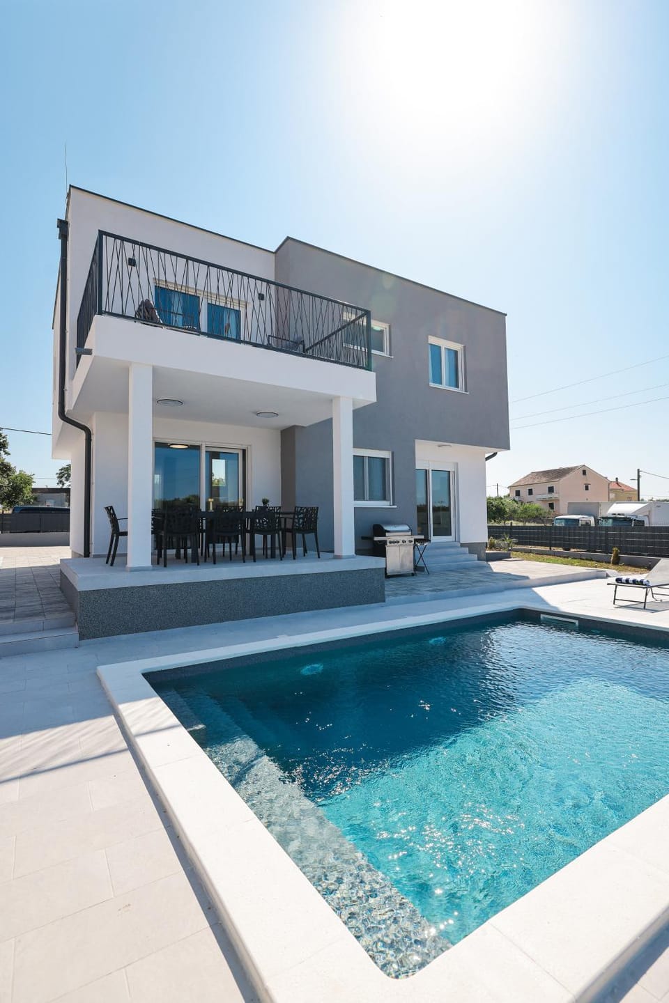 Property building, Day, Pool view, Swimming pool, sunbed