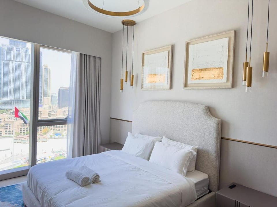 GRANDE SIGNATURE with a direct Burj Khalifa view and Private Fountain Show with DXB AIRPORT VIP Shuttle option for 6 guests Apartment in Dubai