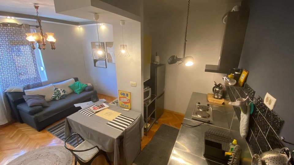 Kitchen or kitchenette, Living room