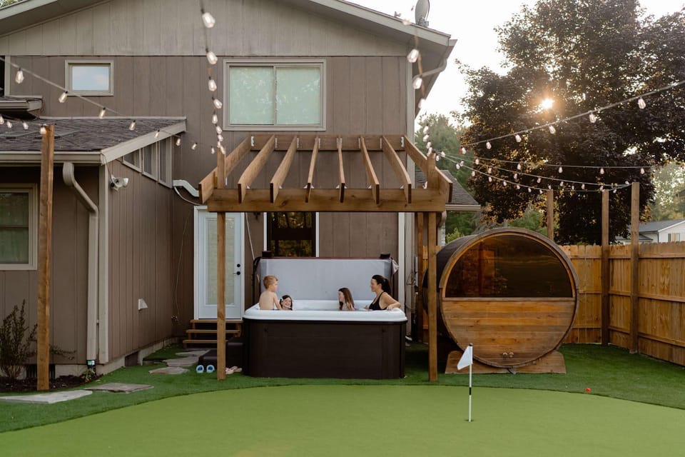 Day, People, Garden, Hot Tub, Sauna, Evening entertainment, Seasons, Family