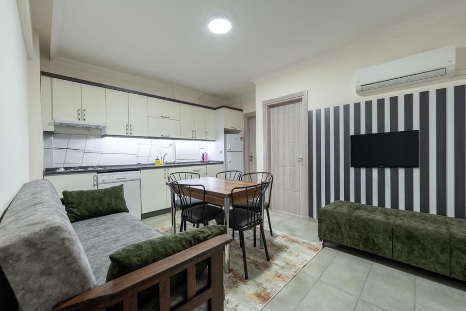 TV and multimedia, Kitchen or kitchenette, Living room, Seating area, Dining area, stove
