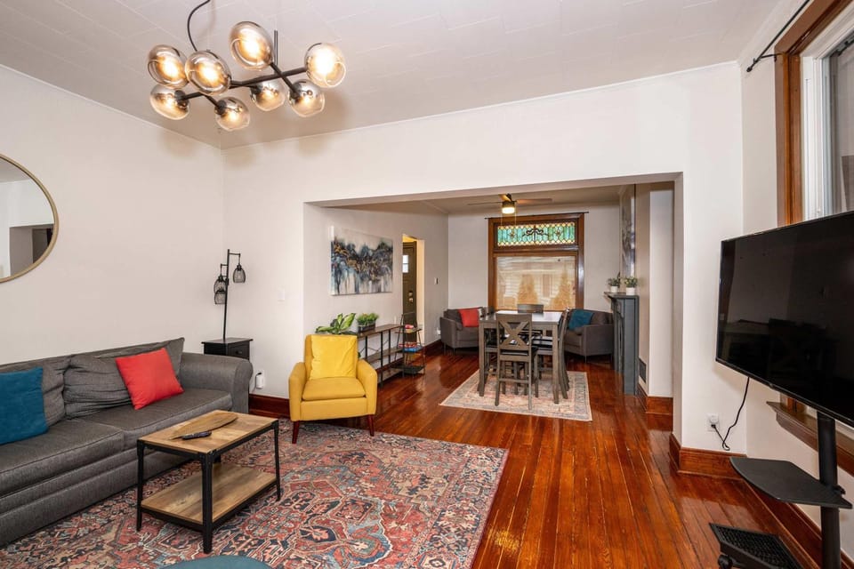 Historic 4BR, Walk Bellevue, 5 Min to Cincy House in Bellevue