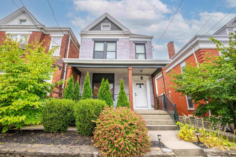 Historic 4BR, Walk Bellevue, 5 Min to Cincy House in Bellevue