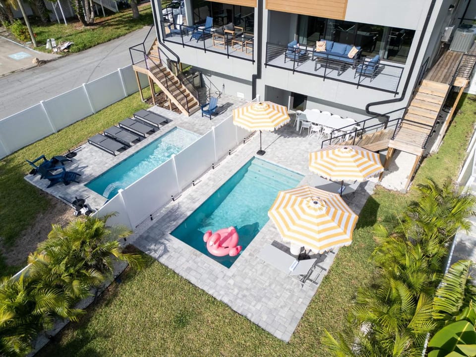 Walk2Beach, Heated Salt Pool, Pool Table, GameRoom House in Indian Rocks Beach