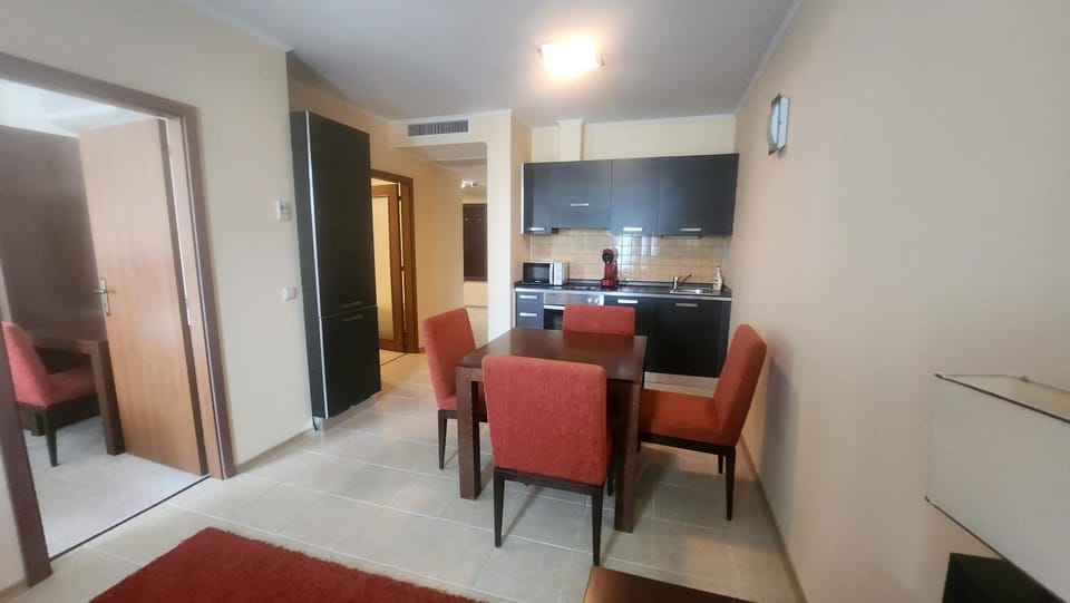Kitchen or kitchenette, Living room, Dining area, oven, stove