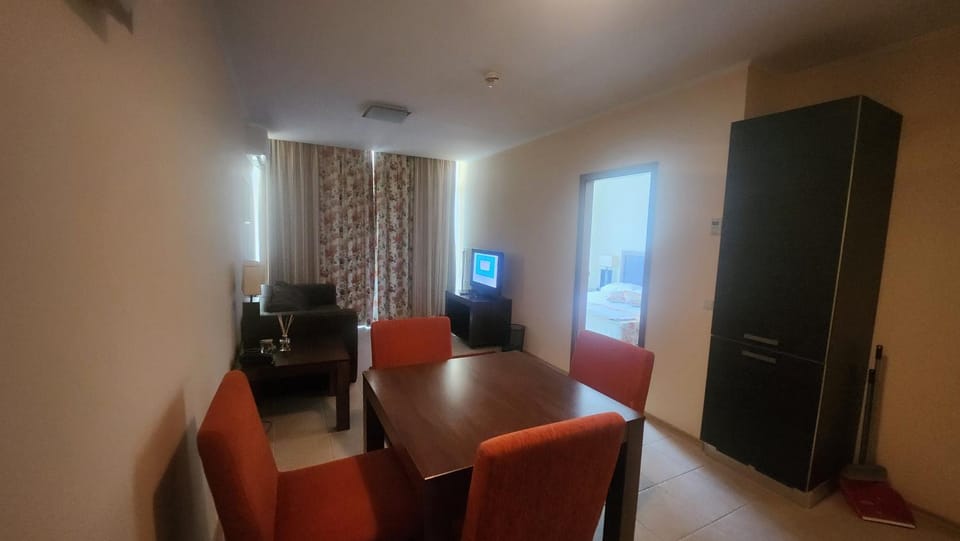 Communal lounge/ TV room, TV and multimedia, Living room, Dining area