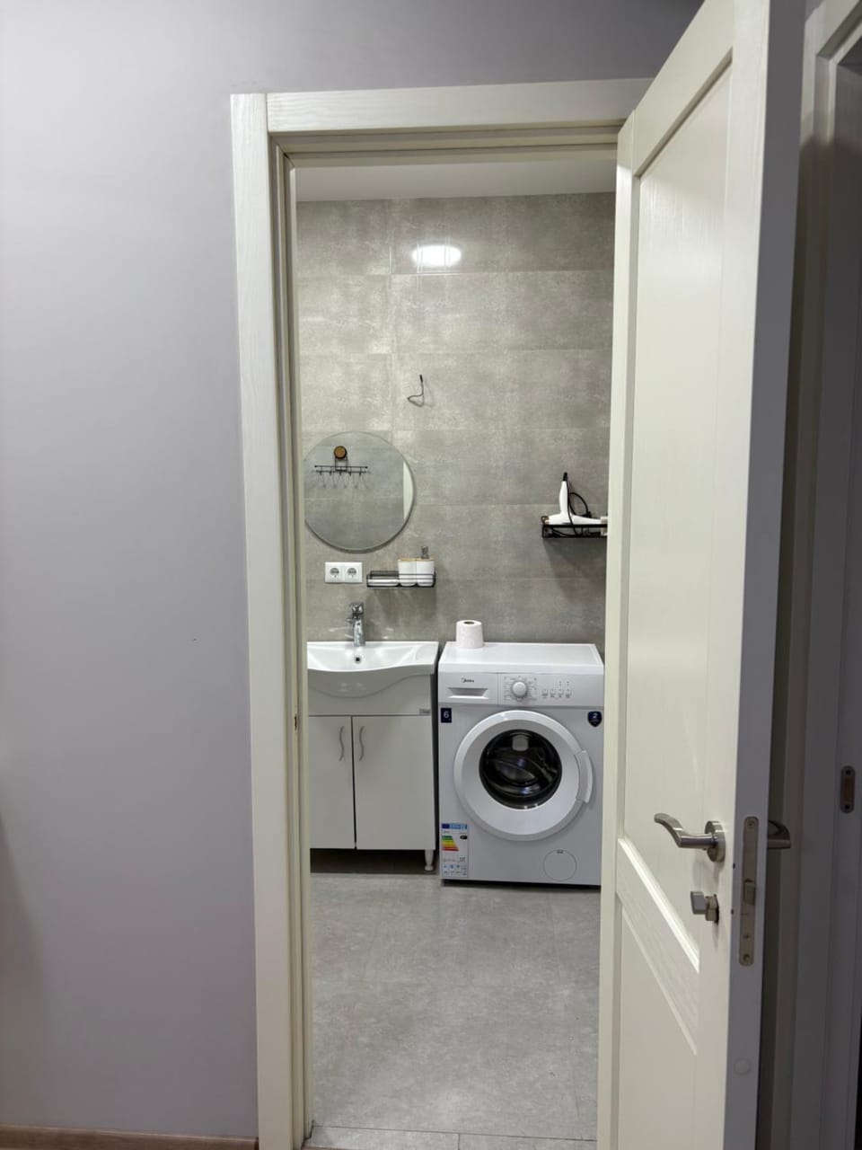 Bathroom, washing machine