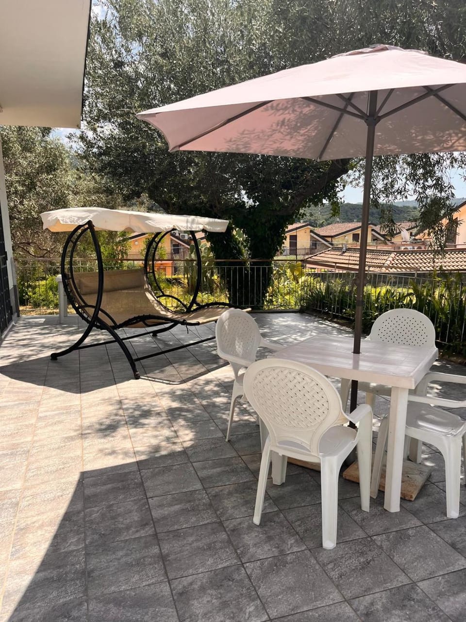 Property building, Garden, Balcony/Terrace