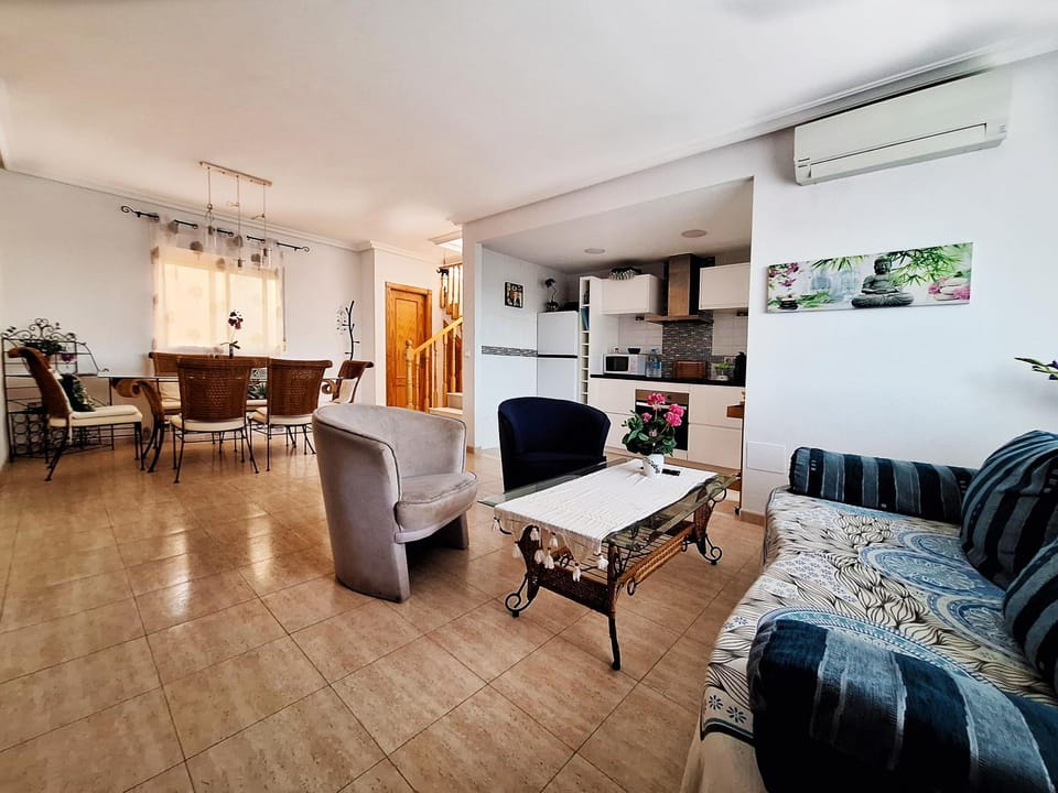 TV and multimedia, Kitchen or kitchenette, Living room, Seating area, Dining area, oven, stove, air conditioner