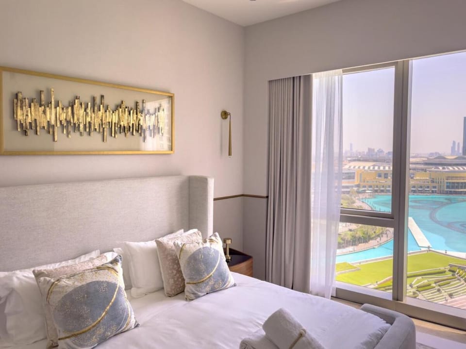 GRANDE SIGNATURE with a direct Burj Khalifa view and Private Fountain Show at high floor with DXB AIRPORT VIP Shuttle option for 8 guests Apartment in Dubai