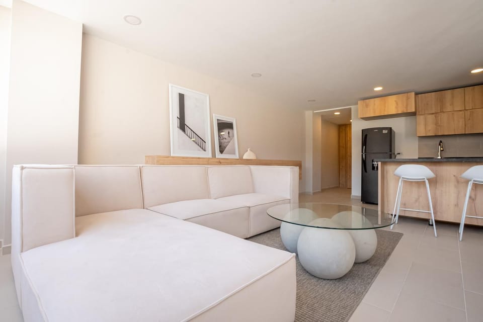 Kitchen or kitchenette, Living room, Seating area, Dining area