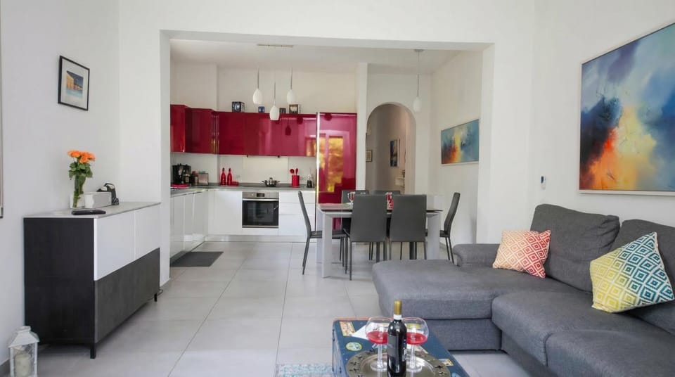 Kitchen or kitchenette, Living room, kitchen