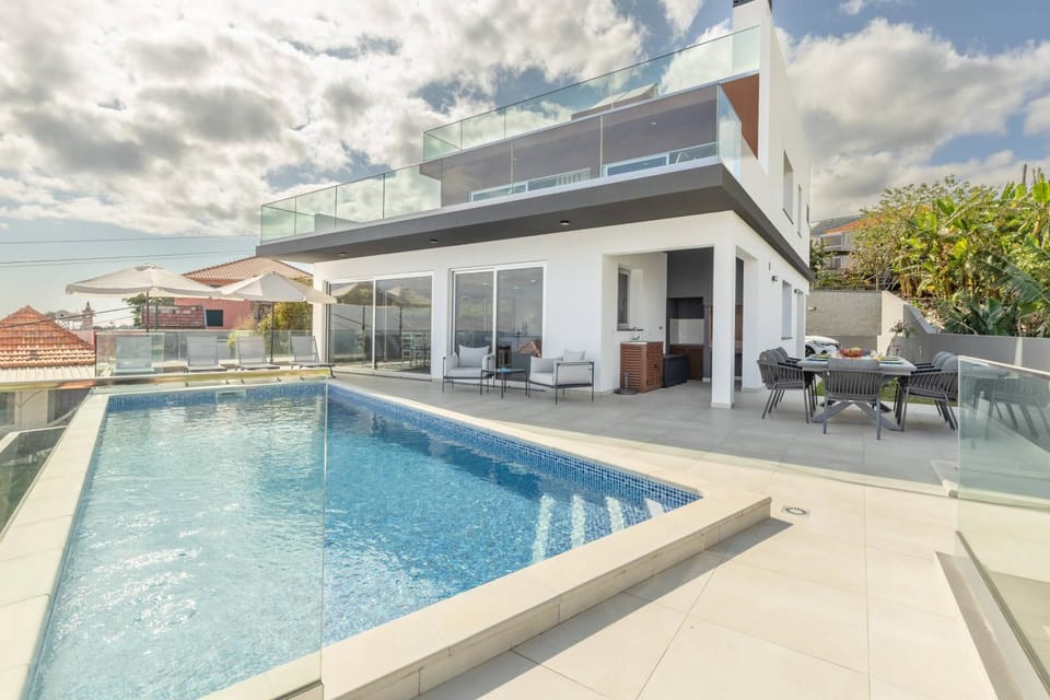 Villa Oceano Sereno by GALMI Villa in Madeira District