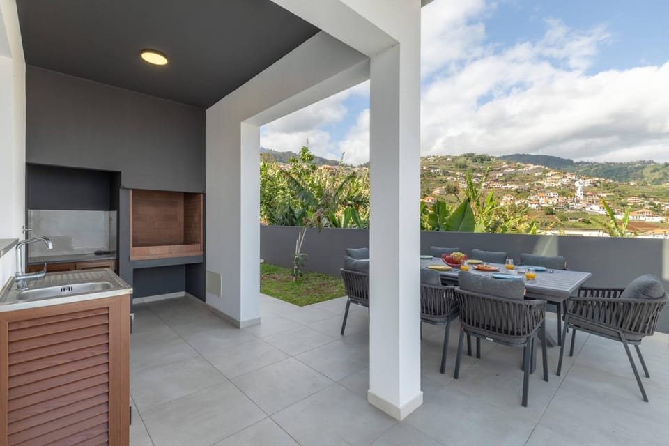 Villa Oceano Sereno by GALMI Villa in Madeira District