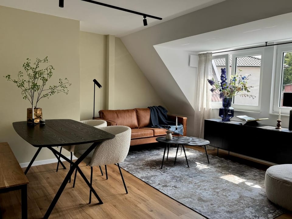 Living room, Seating area, Dining area