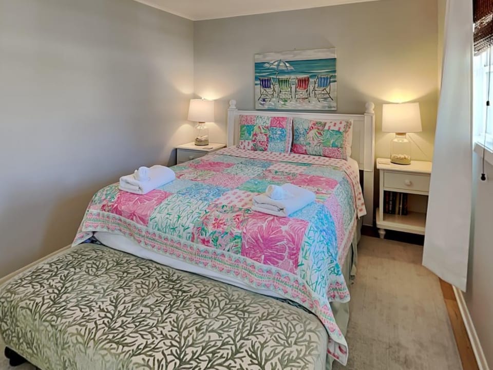 Bed, Bedroom, furniture, towels