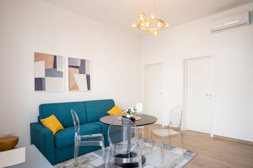 Living room, Seating area, Dining area, air conditioner