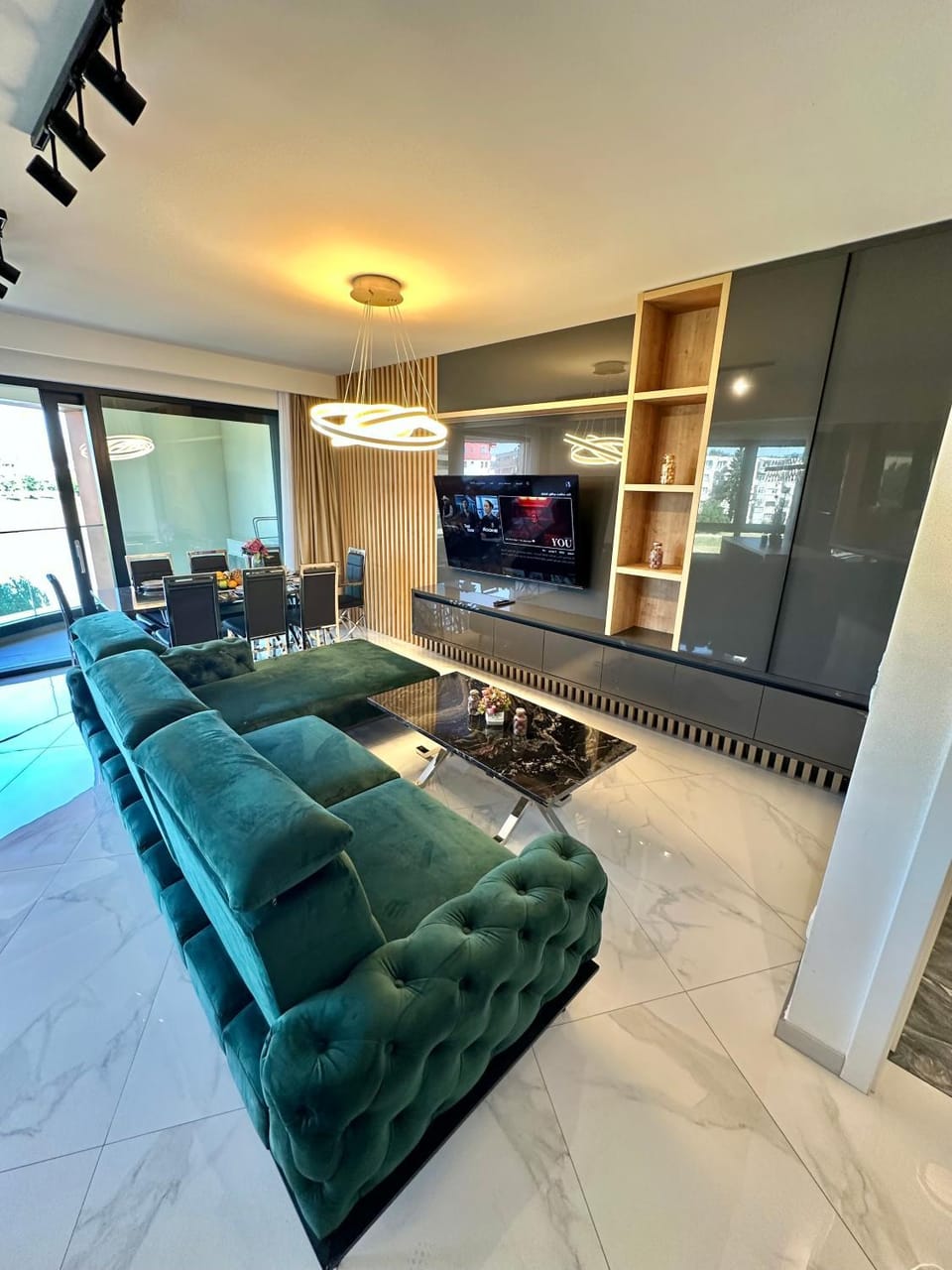 TV and multimedia, Living room, Seating area, Dining area