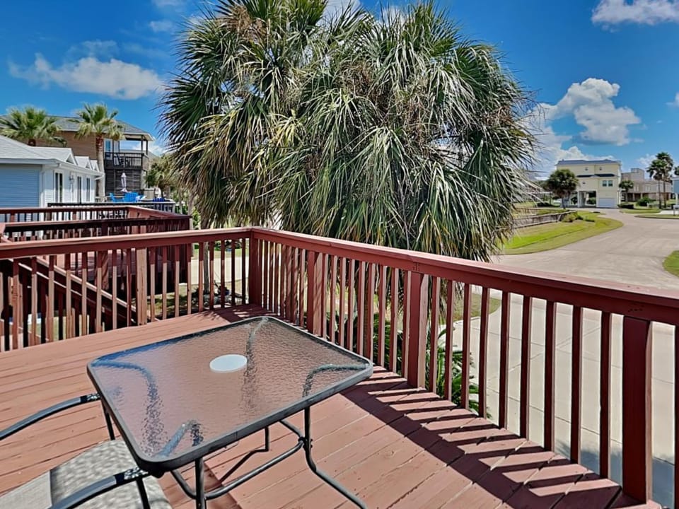 Neighbourhood, Balcony/Terrace, Seating area, Dining area, Street view