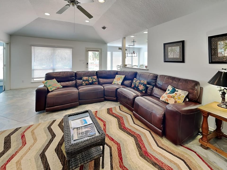 Living room, Seating area, furniture