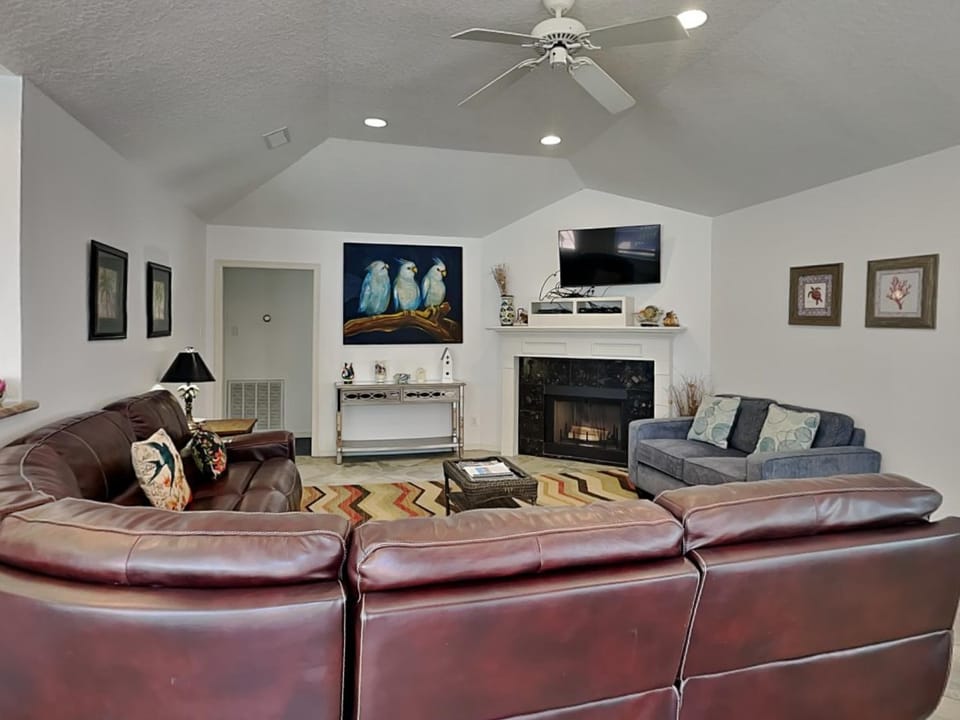 TV and multimedia, Living room, Seating area, fireplace, furniture
