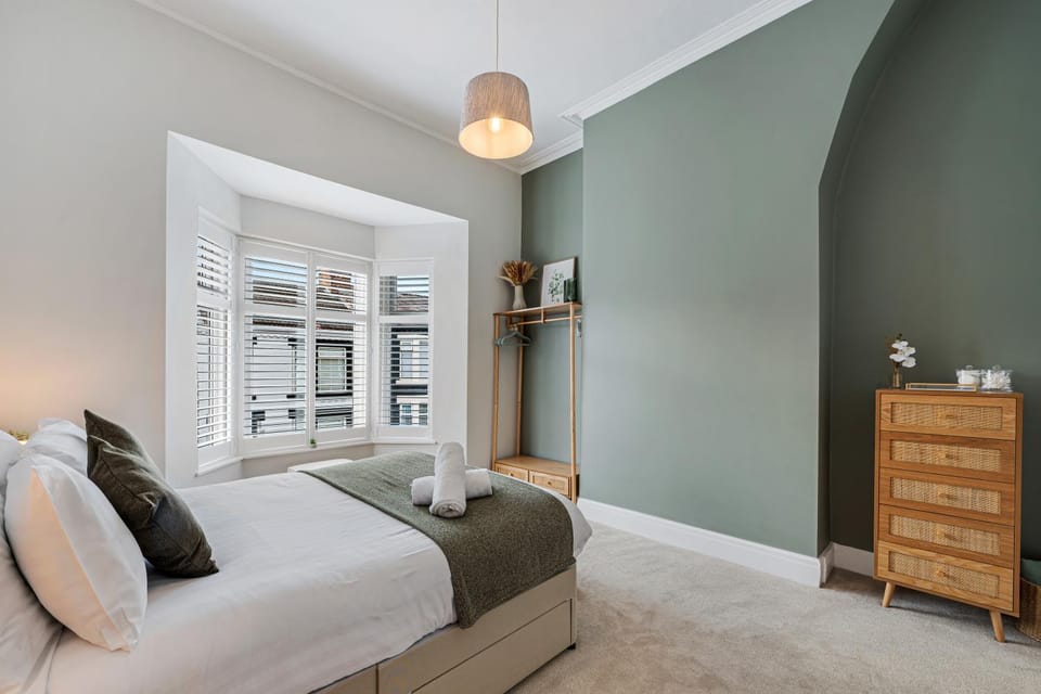 Bed, Photo of the whole room, Bedroom