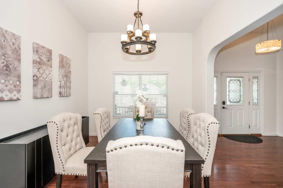 Spacious 3BR, King Suite and Office, Sleeps 6 House in Cincinnati
