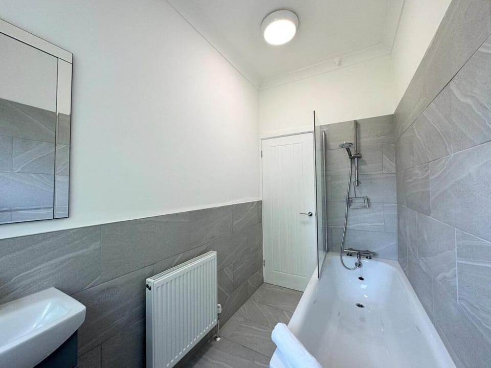 3 Large double bedroom House - Newly Refurbished! House in Southampton