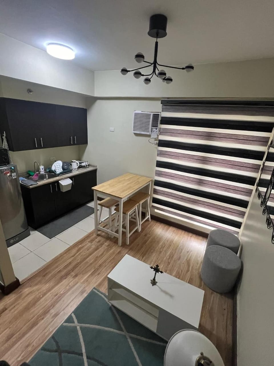 Staycation Alabang by Larsen Apartment in Muntinlupa