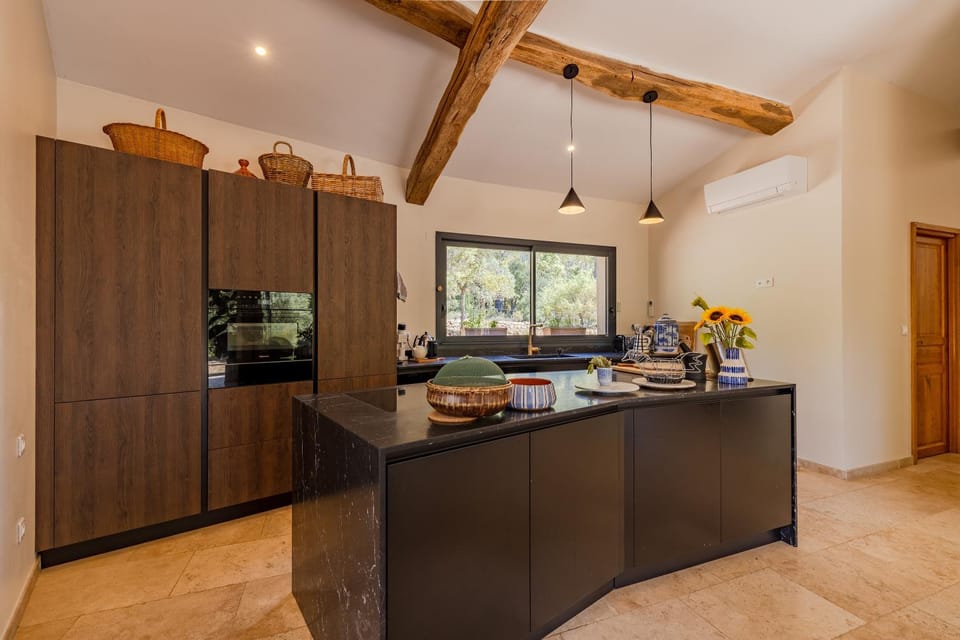 Coffee/tea facilities, kitchen