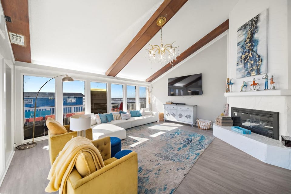 TV and multimedia, View (from property/room), Living room, Seating area, Sea view, fireplace, furniture