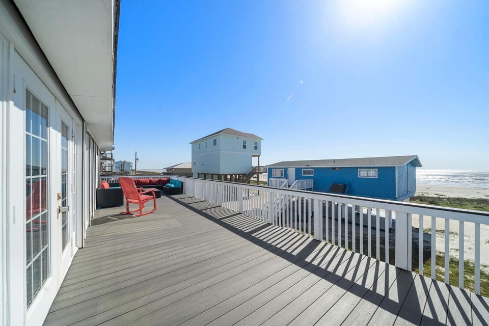 Property building, Neighbourhood, Balcony/Terrace, Beach, Sea view