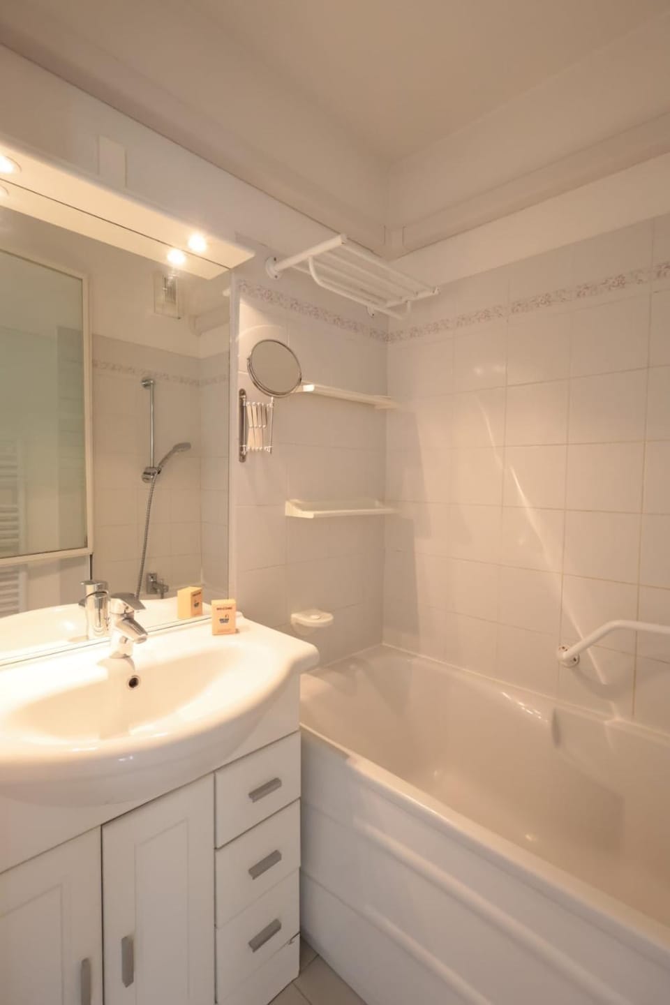 Antibes Les Pins - Apt 4 Per - Parc Exflora - Pool Apartment in Antibes
