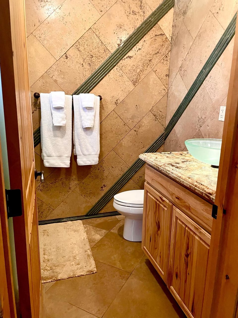 Root-Stone Lodge Villa in Idyllwild-Pine Cove