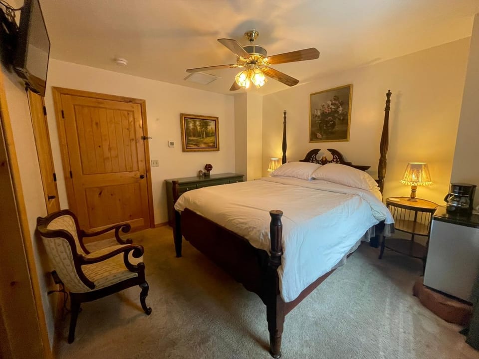 Root-Stone Lodge Villa in Idyllwild-Pine Cove