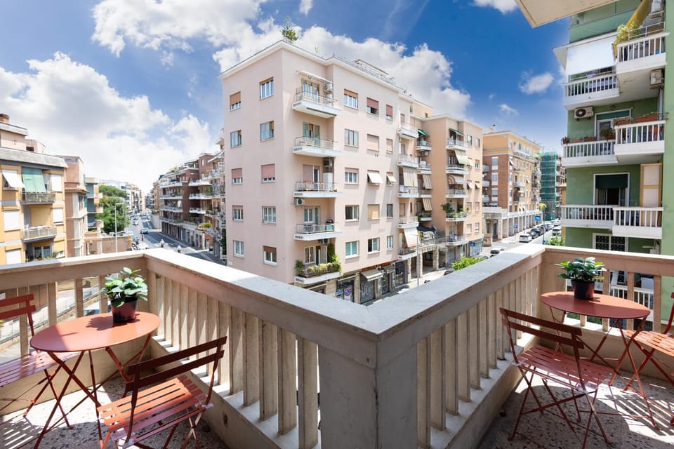 View (from property/room), Balcony/Terrace, City view