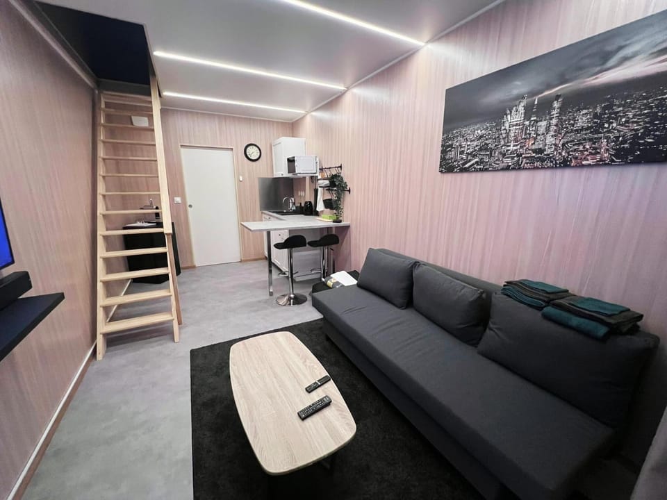 TV and multimedia, Kitchen or kitchenette, Seating area