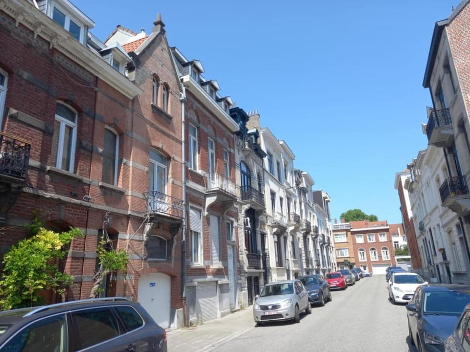 Property building, Street view, Location
