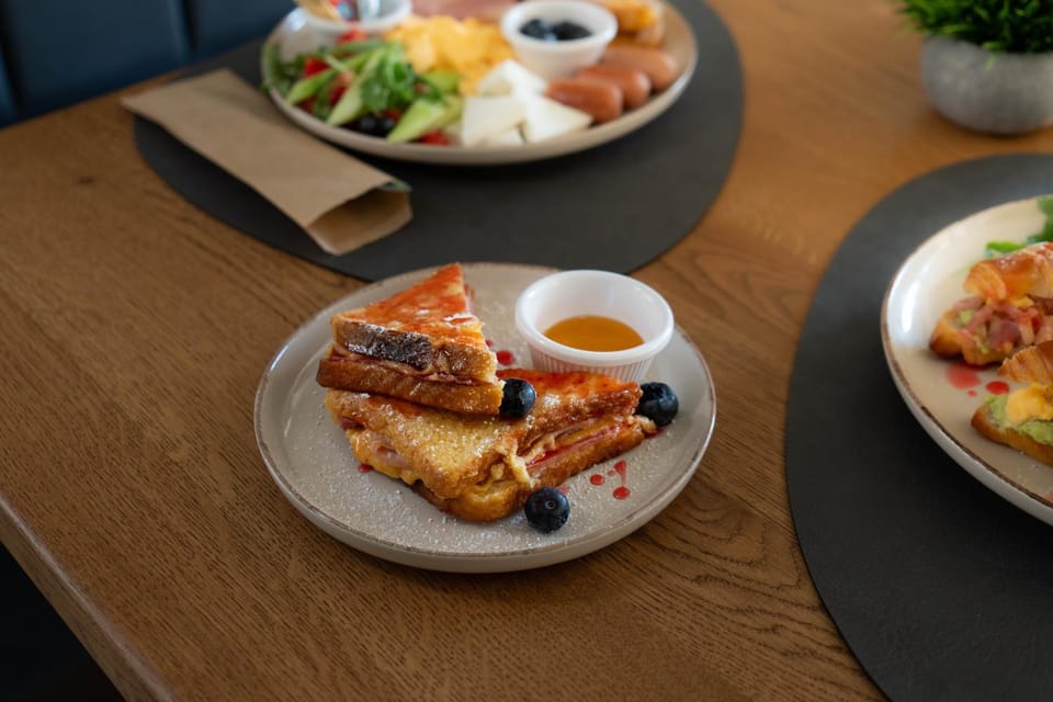 Restaurant/places to eat, Food and drinks, Breakfast
