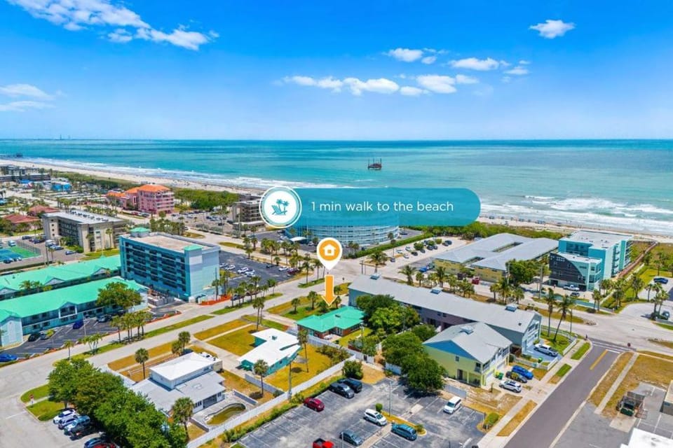 Property building, Nearby landmark, Day, Bird's eye view, Beach, Parking