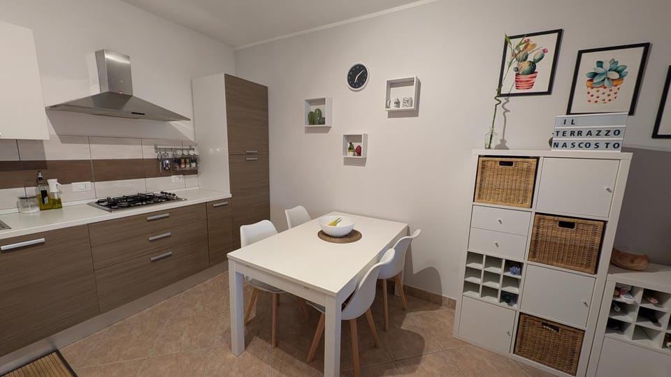 Kitchen or kitchenette, kitchen, kitchen