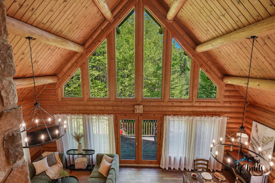 Log Cabin Hot tub near Tremblant Cabin in Ontario