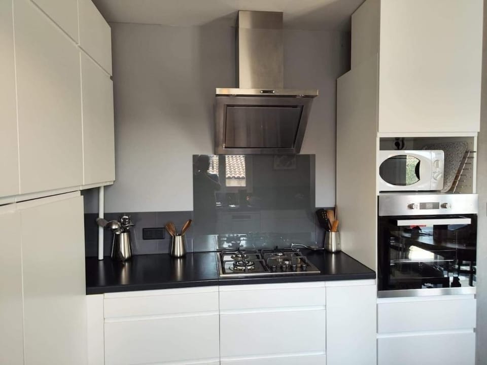 Coffee/tea facilities, Kitchen or kitchenette, dishwasher, toaster