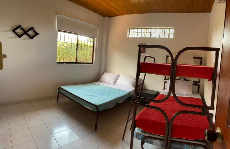 Casa de descanso con piscina privada en Melgar House in Melgar